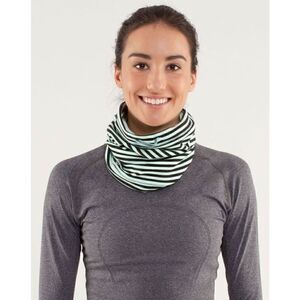 Lululemon Brisk Run Neck Warmer
Classic Stripe Mint Moment Black / Mint Moment